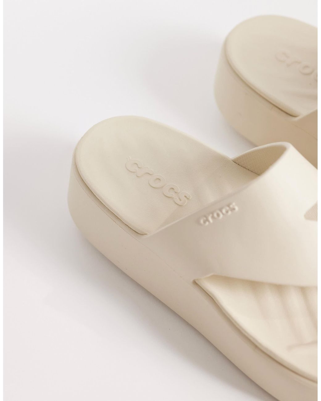 CROCSTM Natural Getaway Platform Toe Loop Sandals