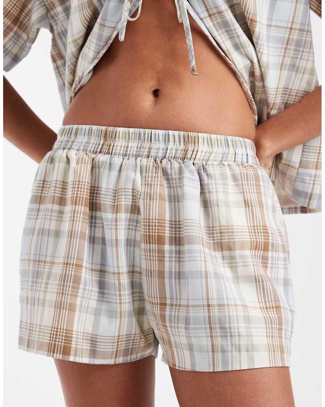Daisy Street White Low Rise Boxy Pull On Shorts