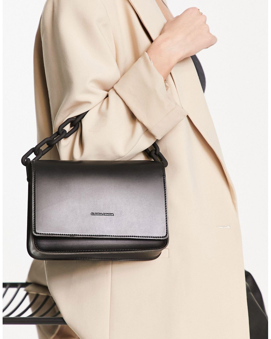 Claudia Canova Cross Body Grab Bag With Chunky Chain in Natural Lyst UK