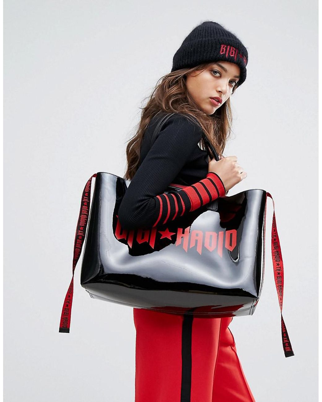 Tommy Hilfiger Gigi Hadid Patent Tote With Logo And Mohair Wallet in Black  | Lyst