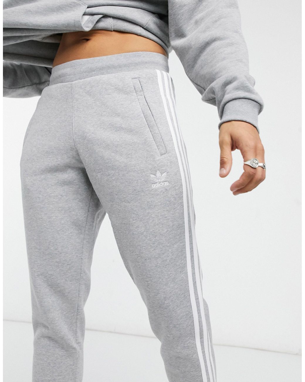adidas Originals – adicolor – eng geschnittene jogginghose mit den drei  streifen in Grau für Herren | Lyst AT