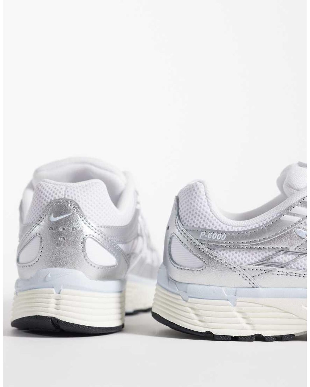 P-6000 di Nike in White
