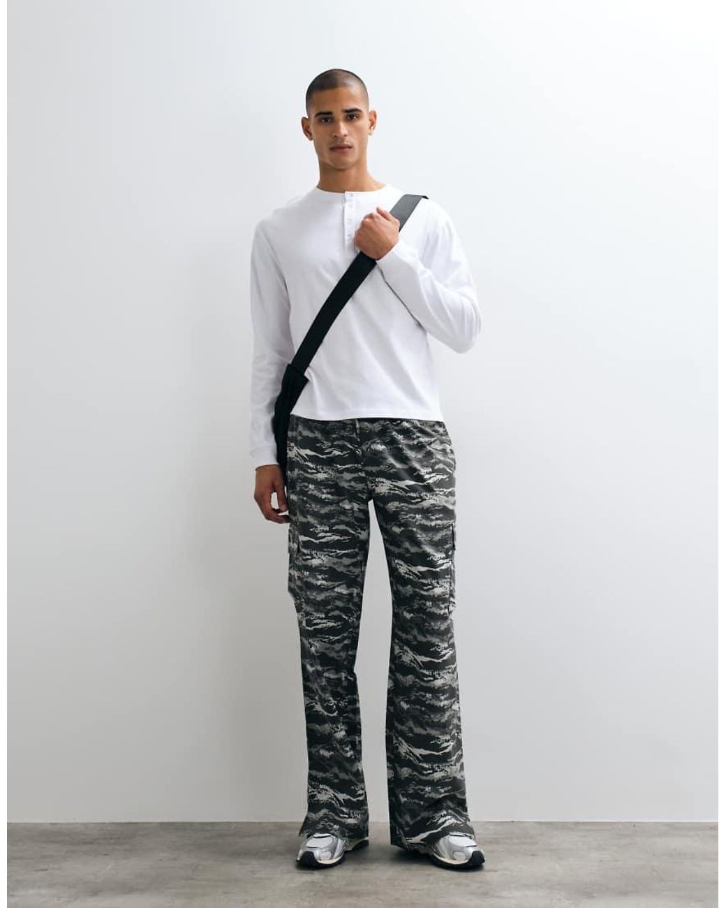 4505 White Wide Leg Cotton Ripstop Lifting Cargo Pants With Zip Pockets for men