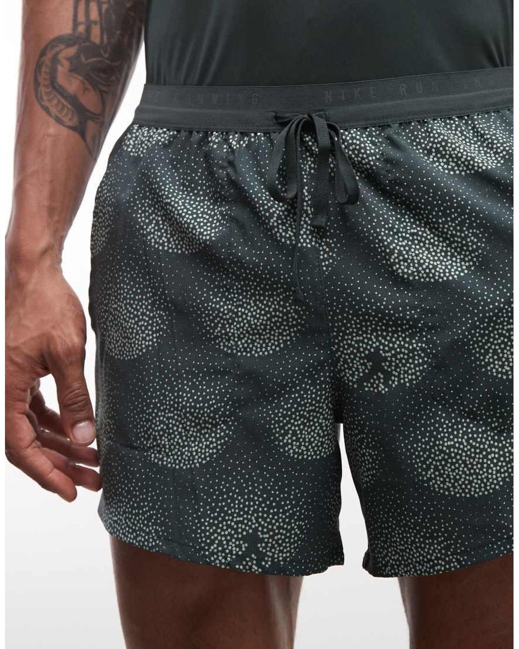 Nike Black Stride Dri-Fit 5Inch Lined Print Shorts for men