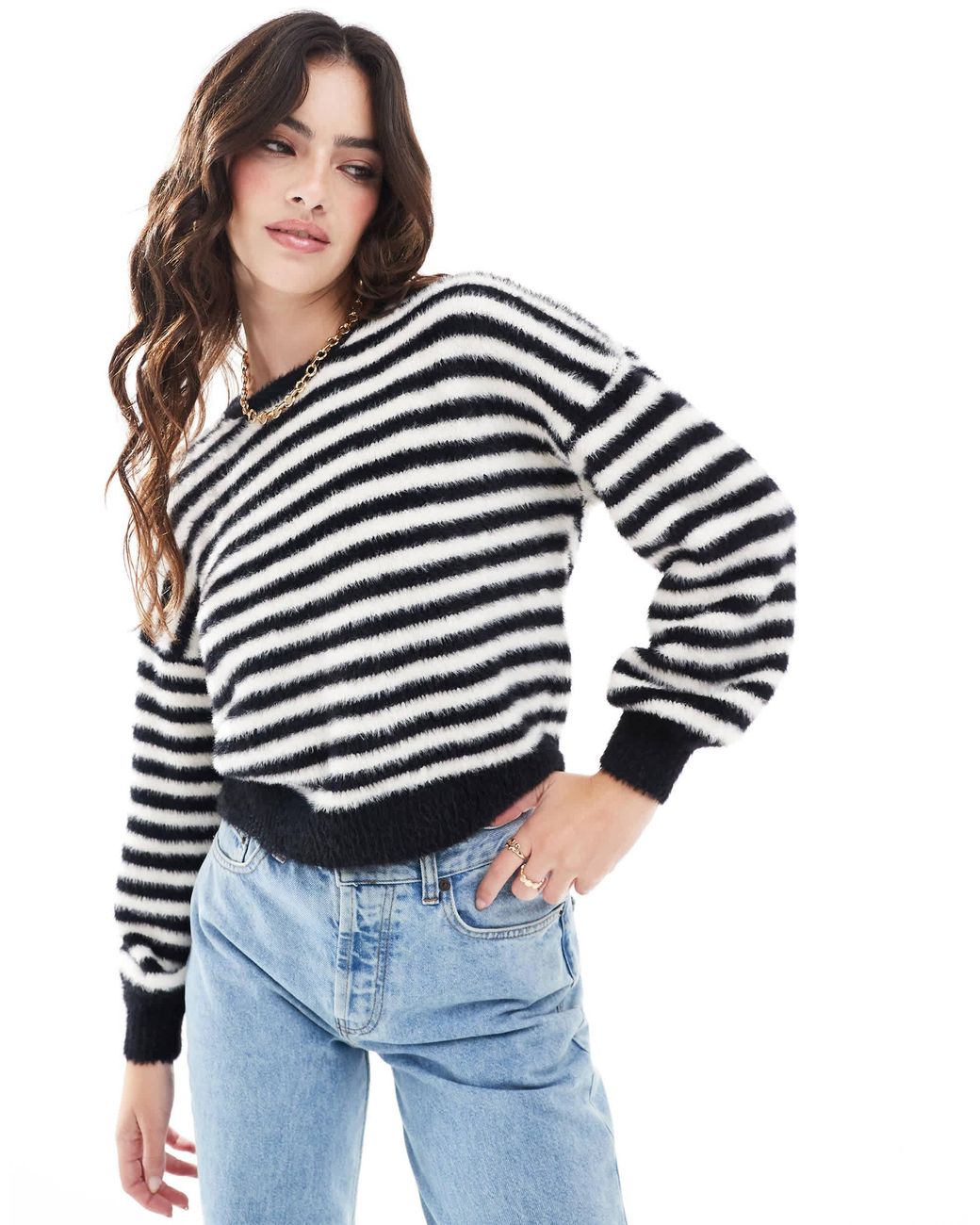 Pull duveteux à rayures - et blanc ONLY en coloris Blue
