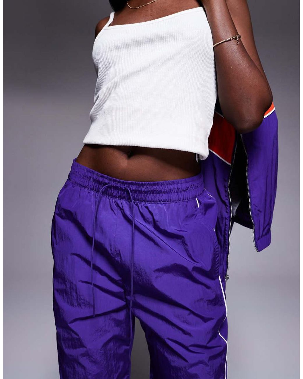 Nike Windrunner in het Purple