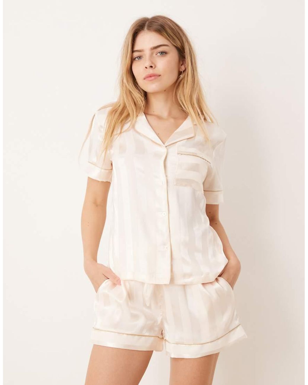 Chelsea Peers White Bridal Jacquard Satin Short Sleeve Revere Shirt And Shorts Set