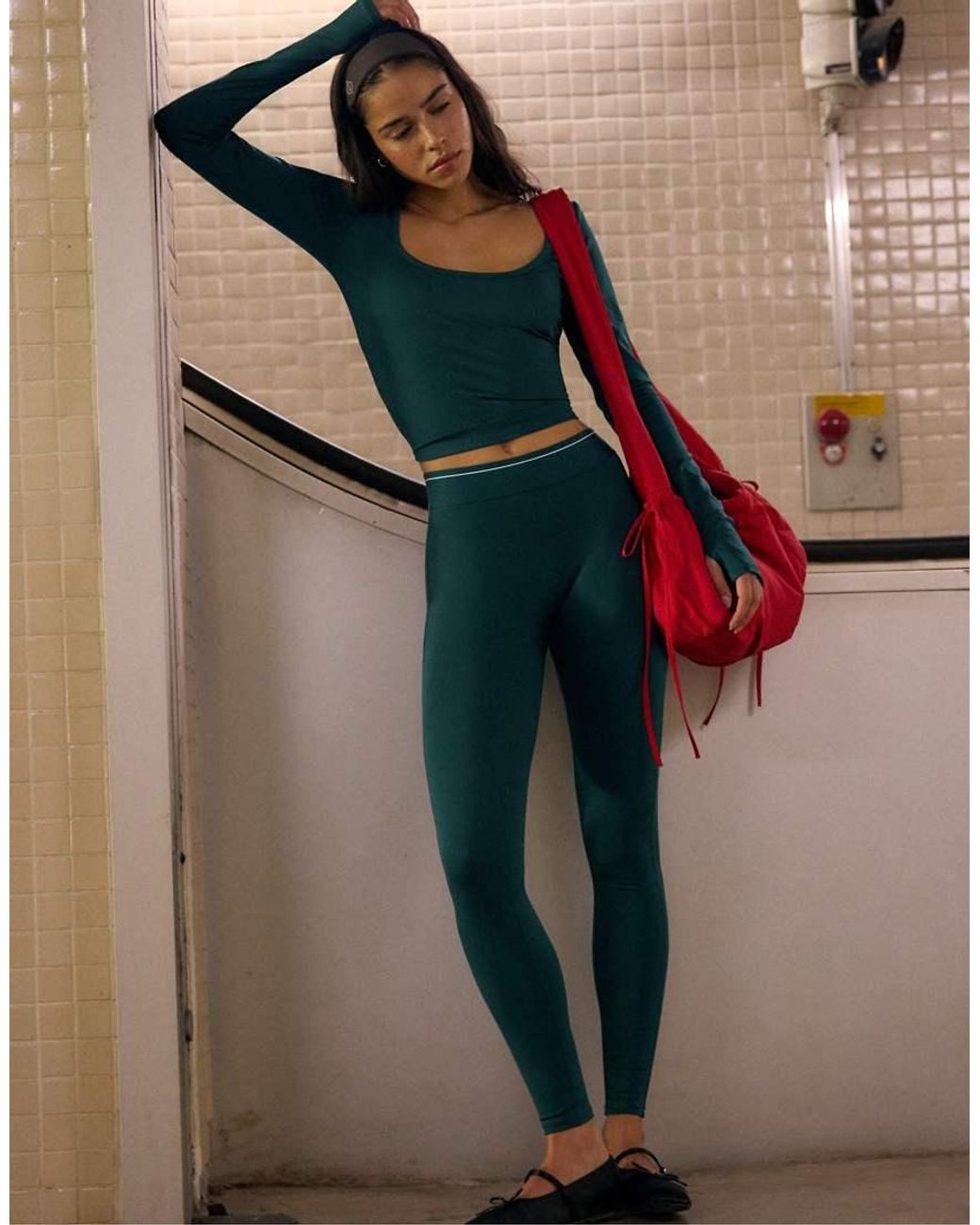 Stradivarius Green Scoop Neck Long Sleeve T-shirt With Cups