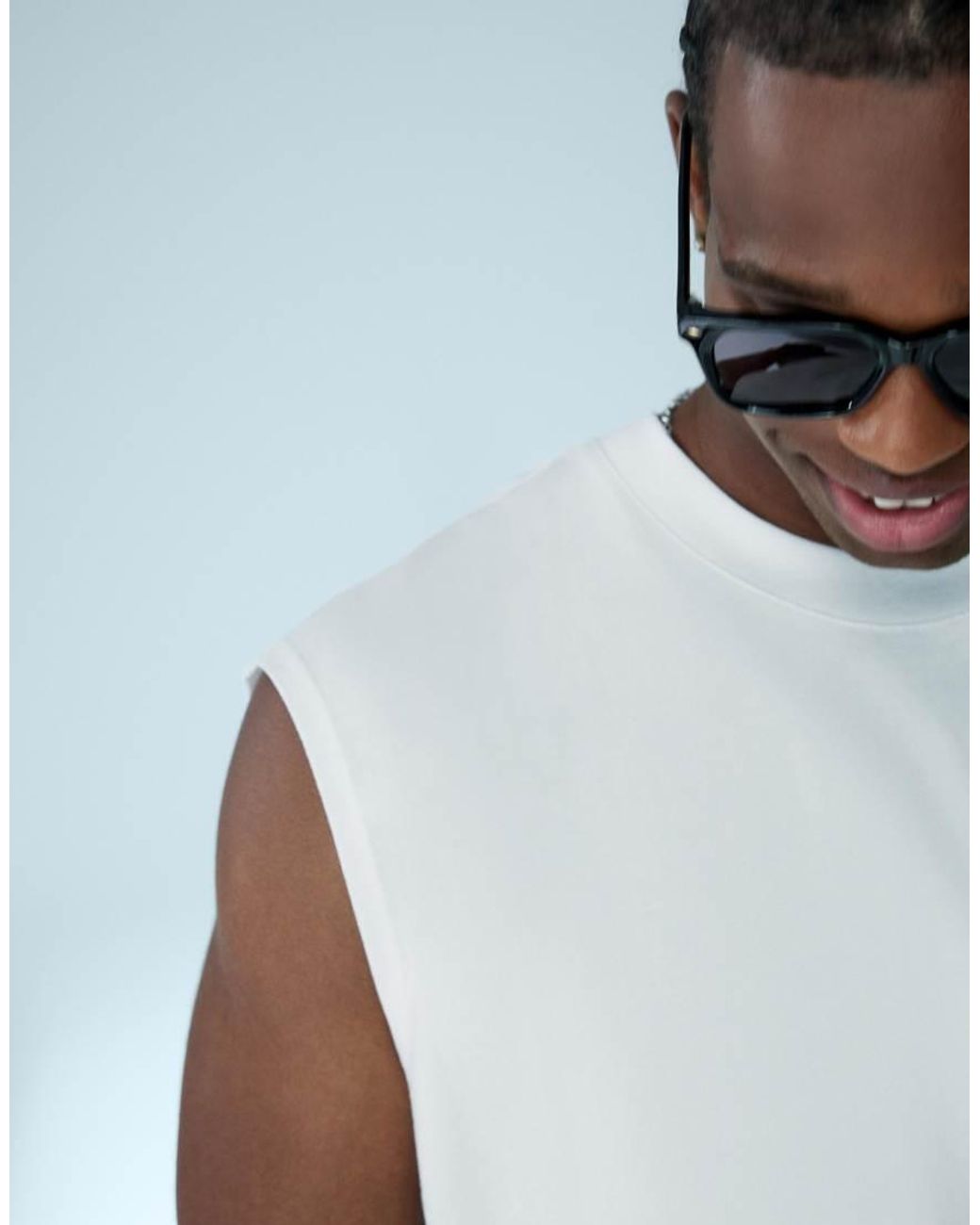 Bershka White Basic Sleeveless T-shirt for men