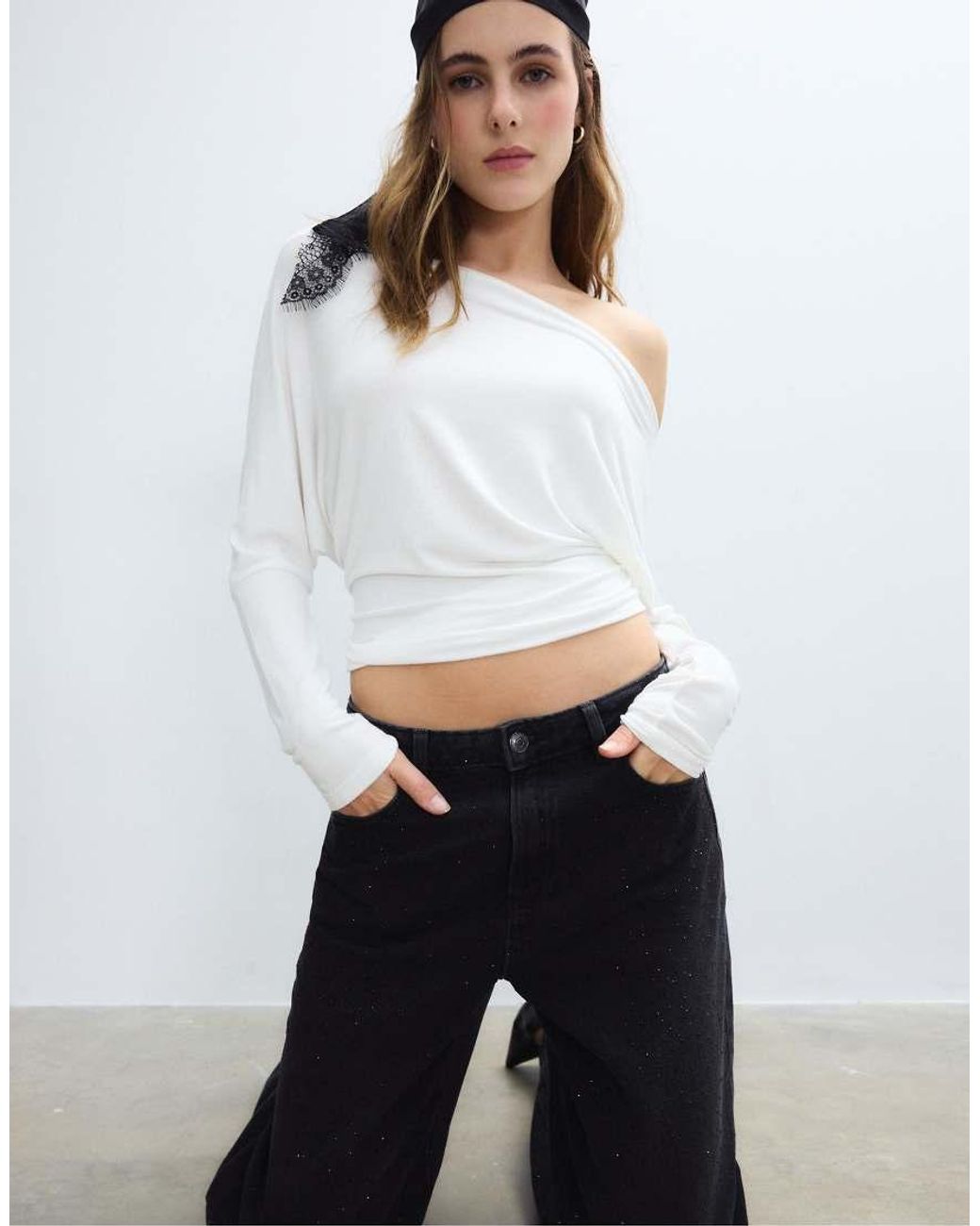 Stradivarius Blue Straight-Fit Jeans With Rhinestones