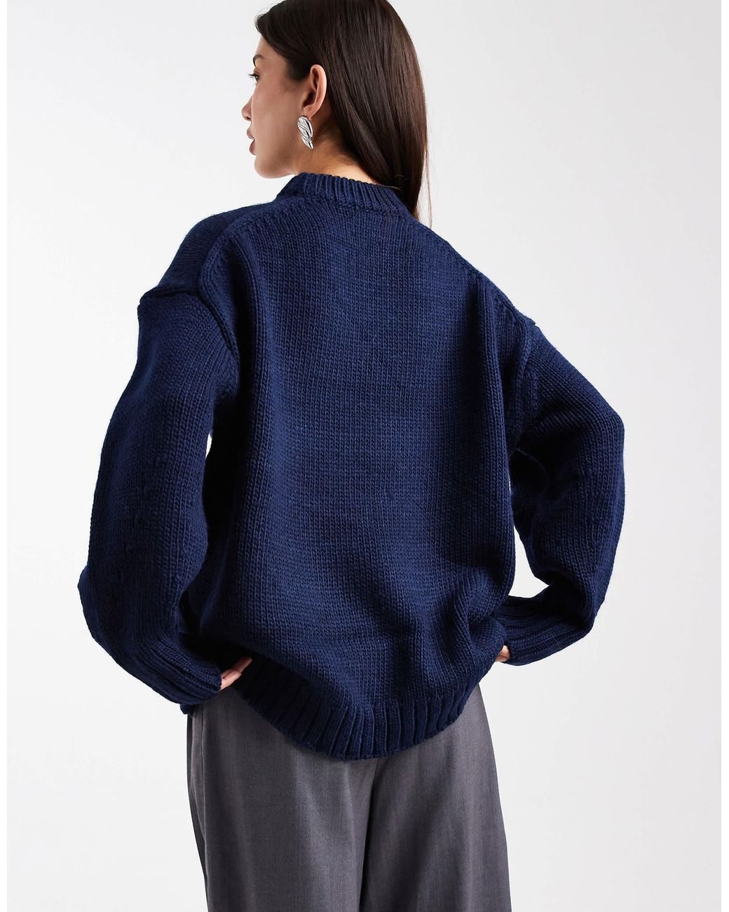 Pull super oversize épais col rond ourlet arrondi ASOS en coloris Blue