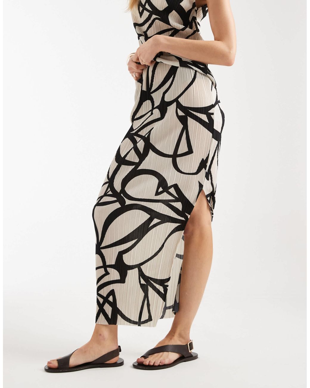 Vero Moda White – plissee-maxirock mit abstraktem muster