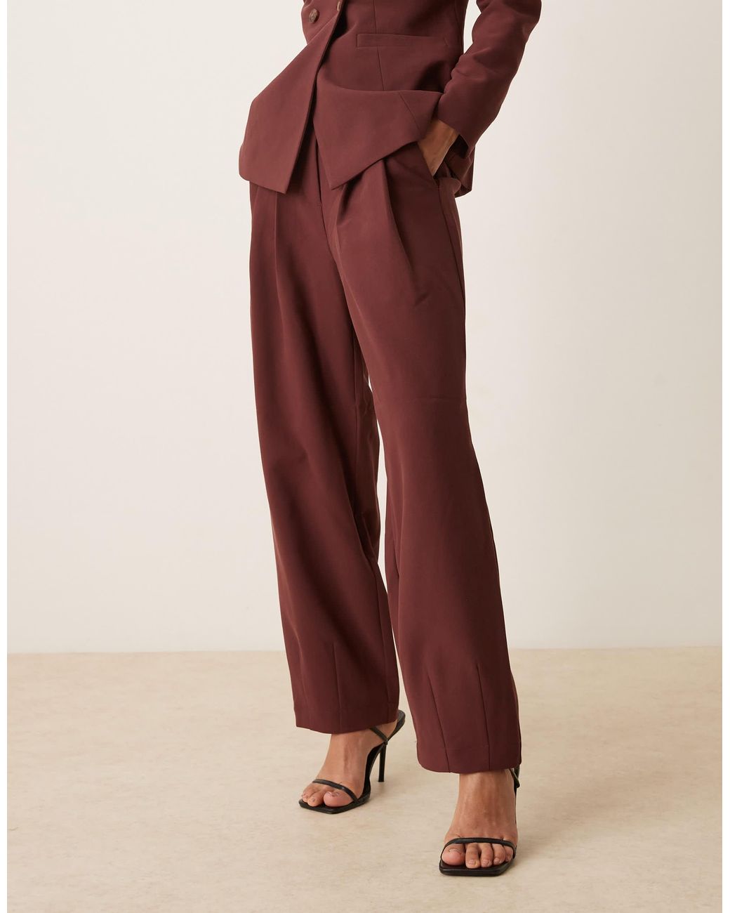 Aware Red – bundfaltenhose