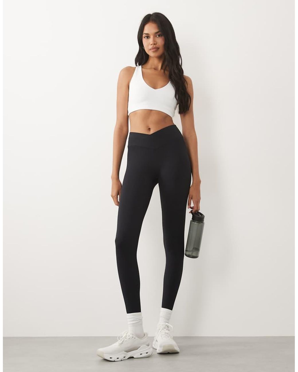 4505 Black Active V-neck Racer Back Medium Support Sports Bra