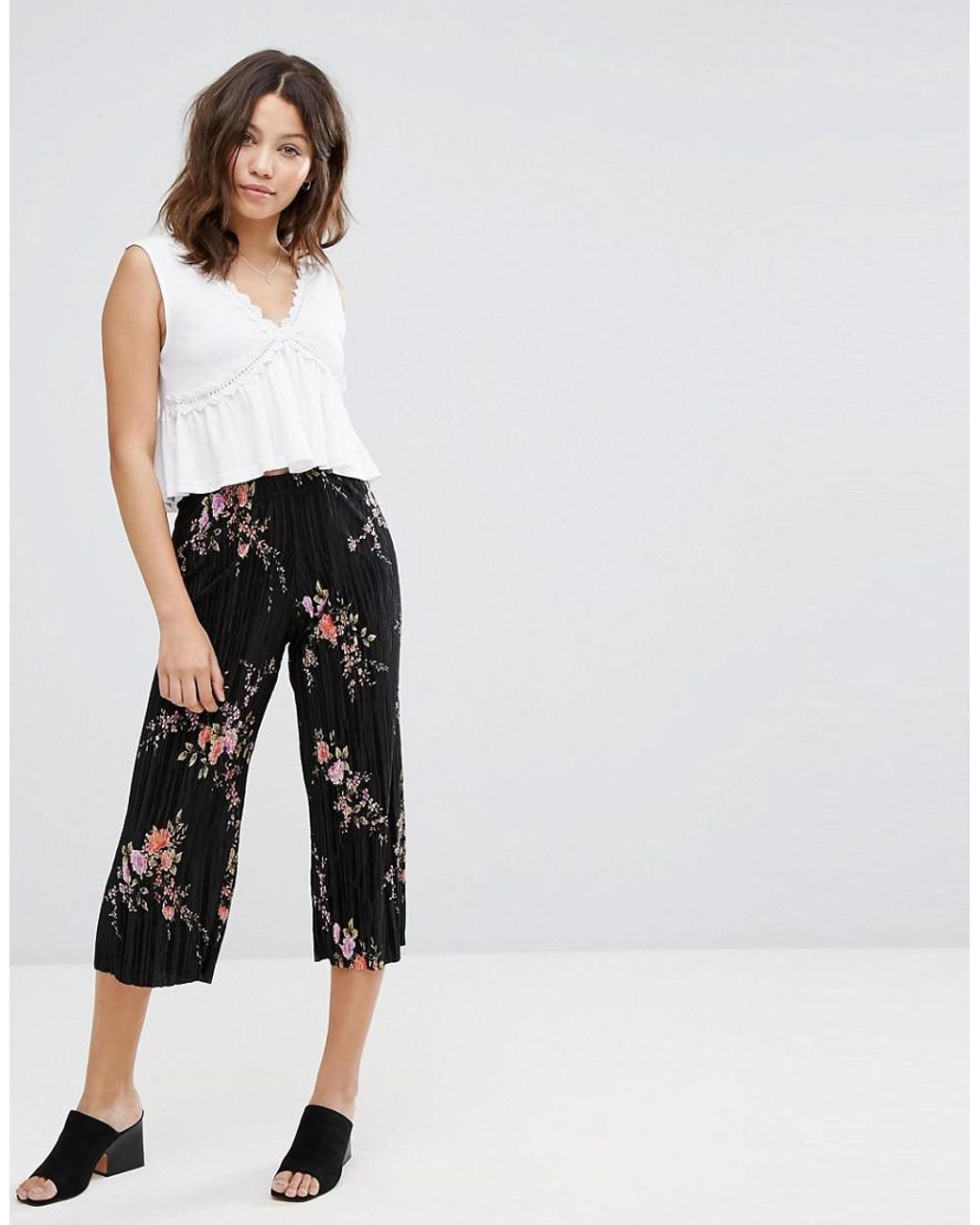 Synthetic Floral Plisse Crop Pants 