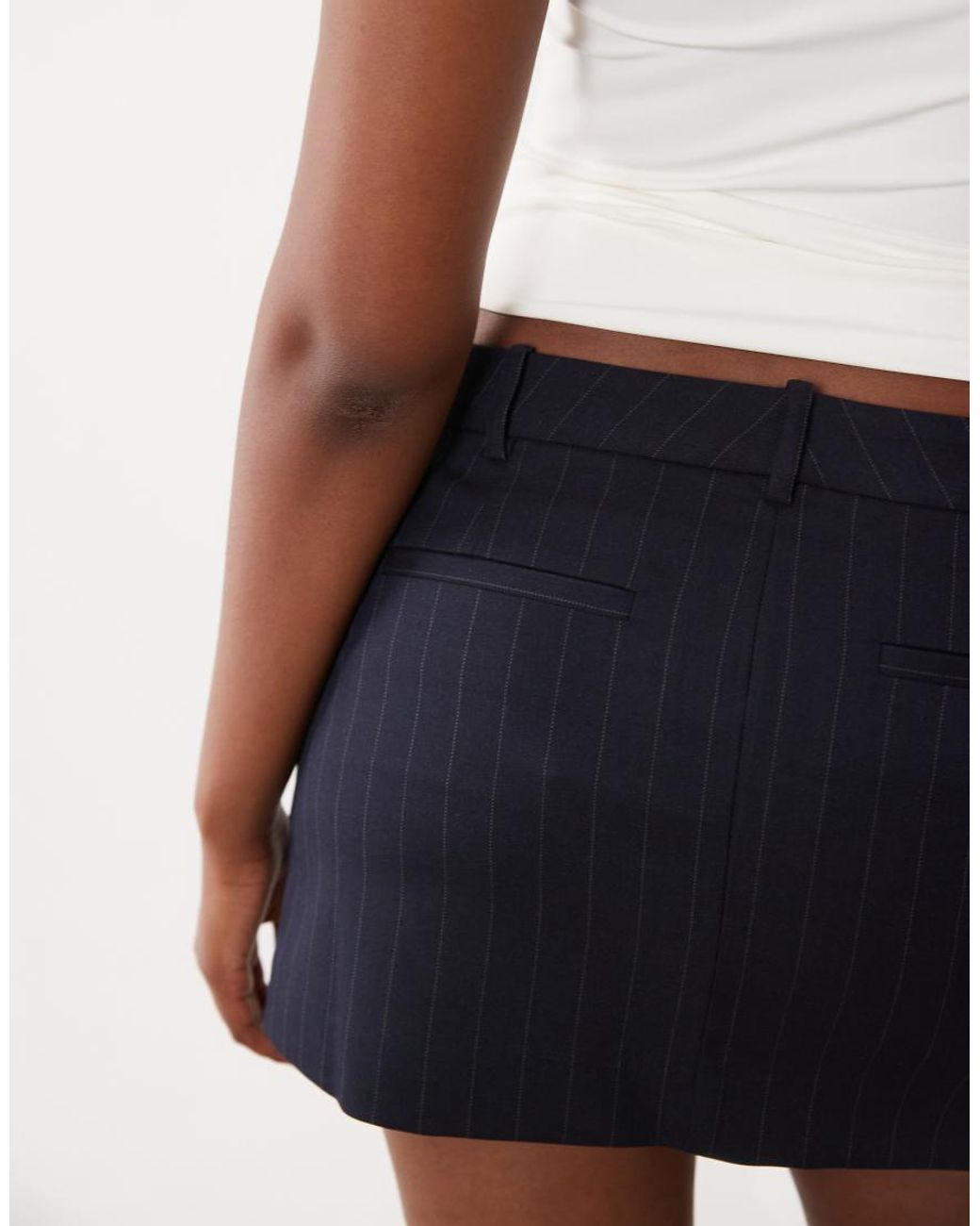 GOOD AMERICAN White Pinstripe Tailored Mini Skirt