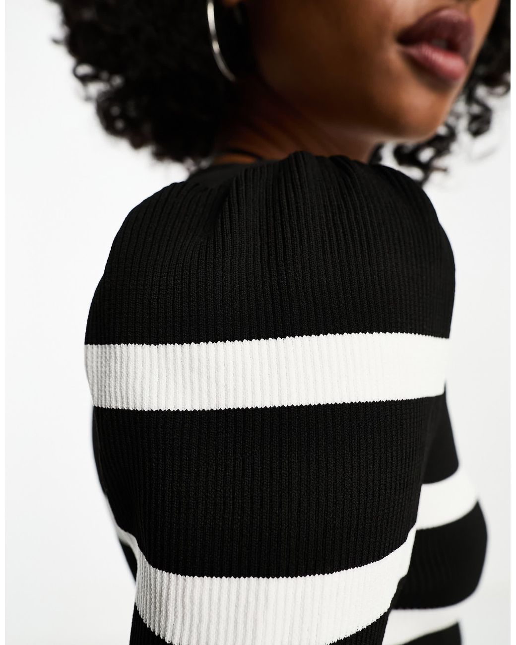 Pull léger à rayures - et blanc ONLY en coloris Black