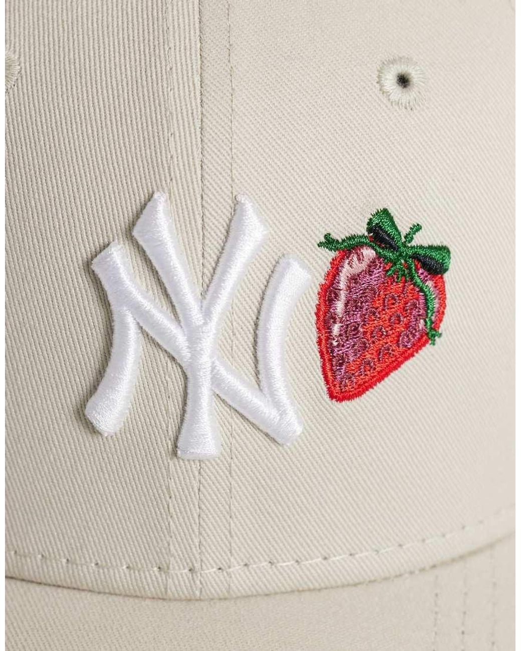 KTZ White Ny Yankees Womens 9forty Cap With Strawberry Embriodery