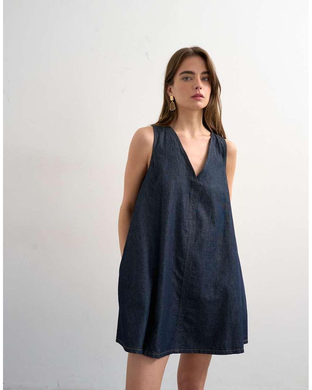 TOPSHOP Blue Denim V-neck Mini Shift Dress
