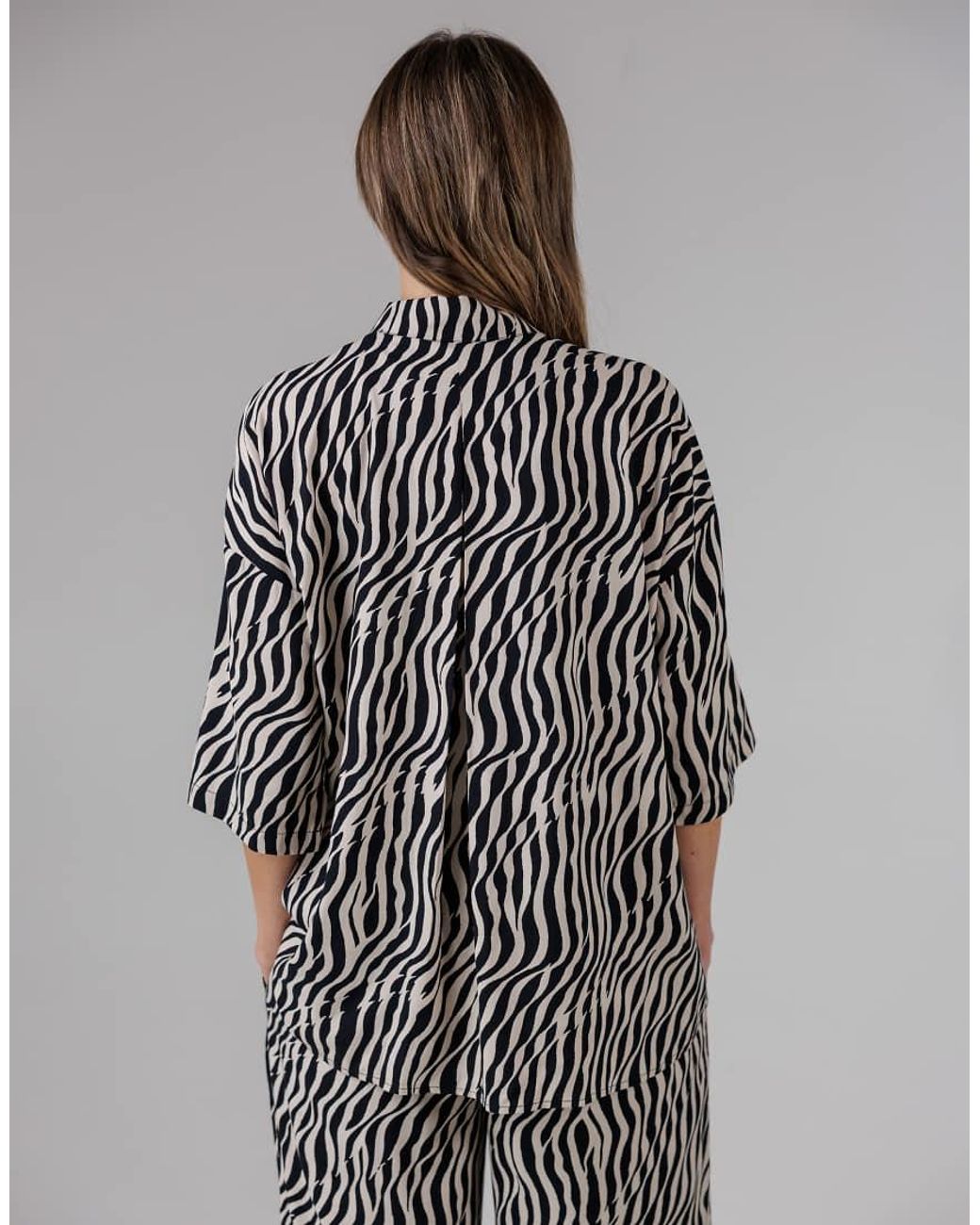 French Connection Gray Tiger Print Oversized Button-Up 3/4 Length Sleeve Shirt