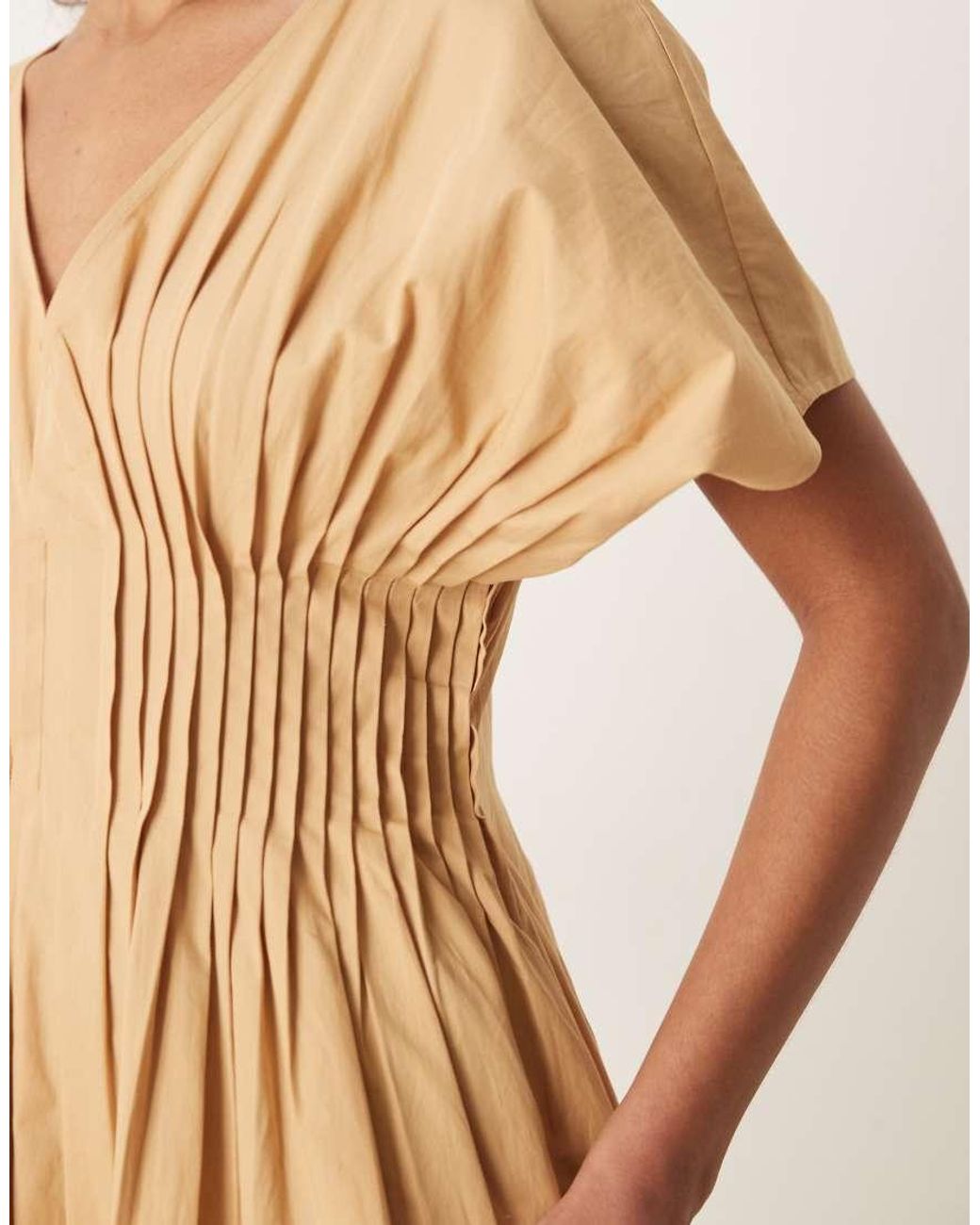 ASOS Midi-Jurk Met V-Hals, Korte Mouwen En Smalle Plat Gestikte Plooien in het Natural