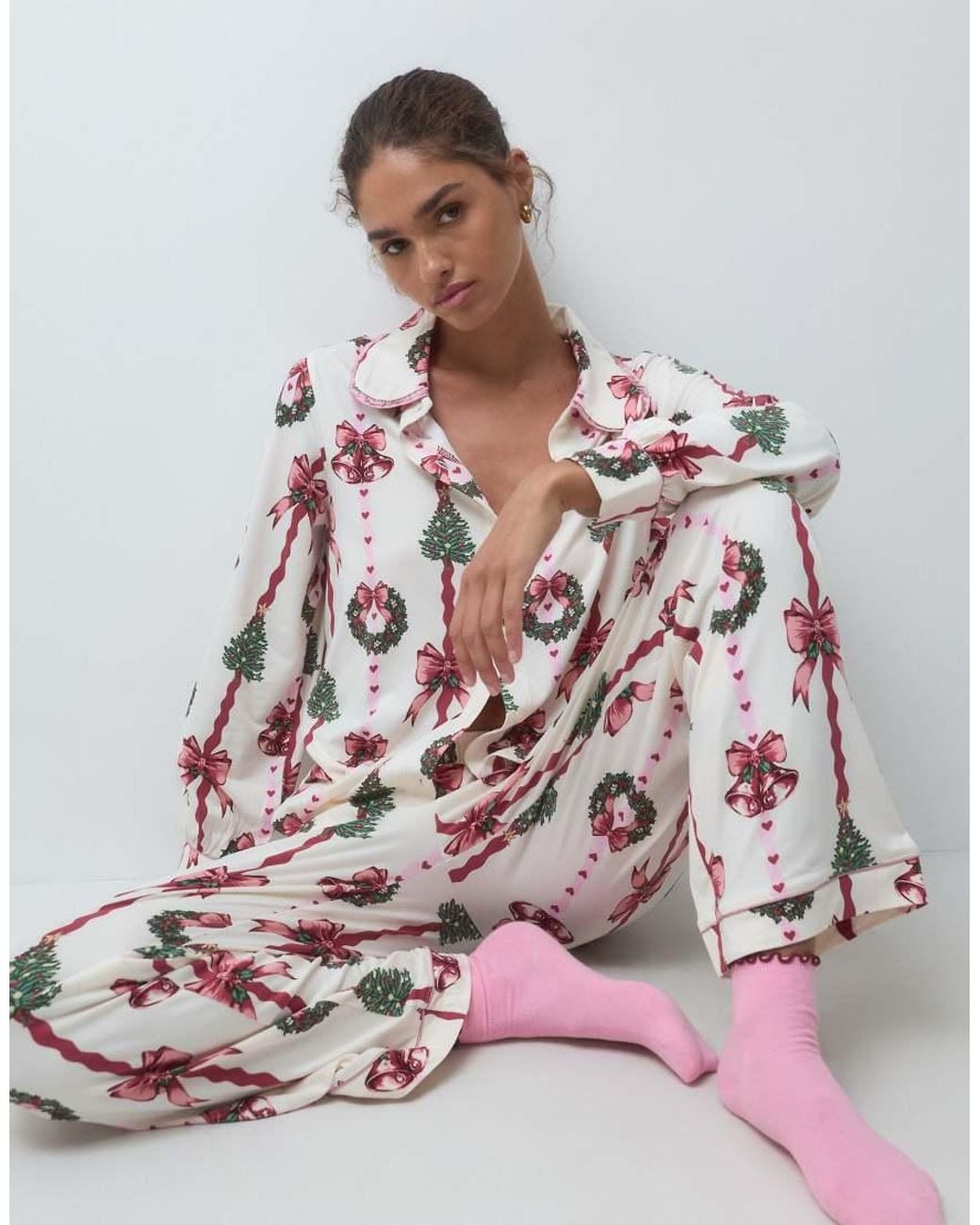 Chelsea Peers White Christmas Super Soft Oversized Collar Button Up Pyjama Set