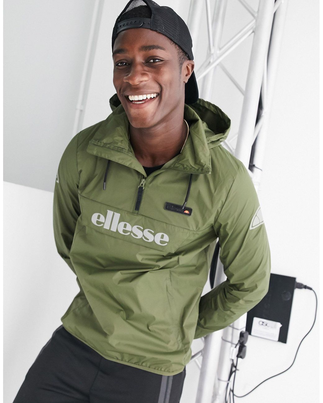 ellesse ion overhead jacket with reflective logo in black