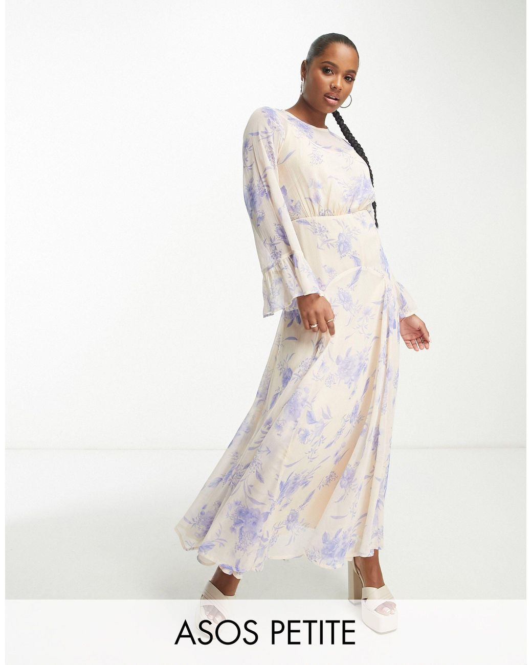 Asos design petite - robe mi-longue en mousseline fleurie à manches longues  et poignets volantés ASOS en coloris Neutre | Lyst