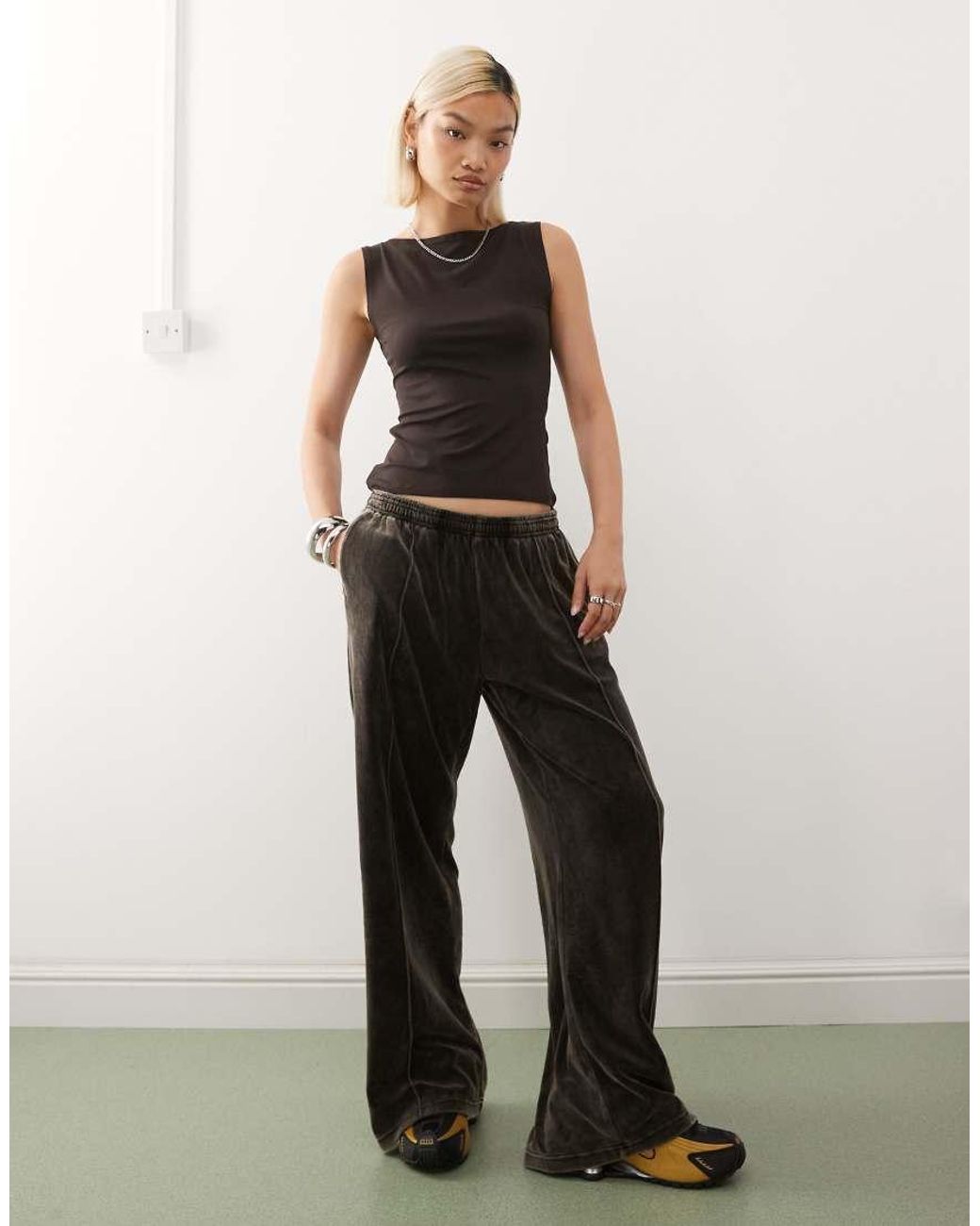 Annie di Weekday in Black