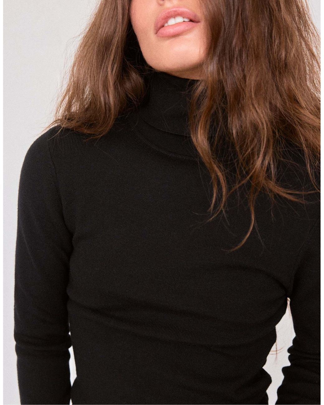 Pull col roulé basique Stradivarius en coloris Blue