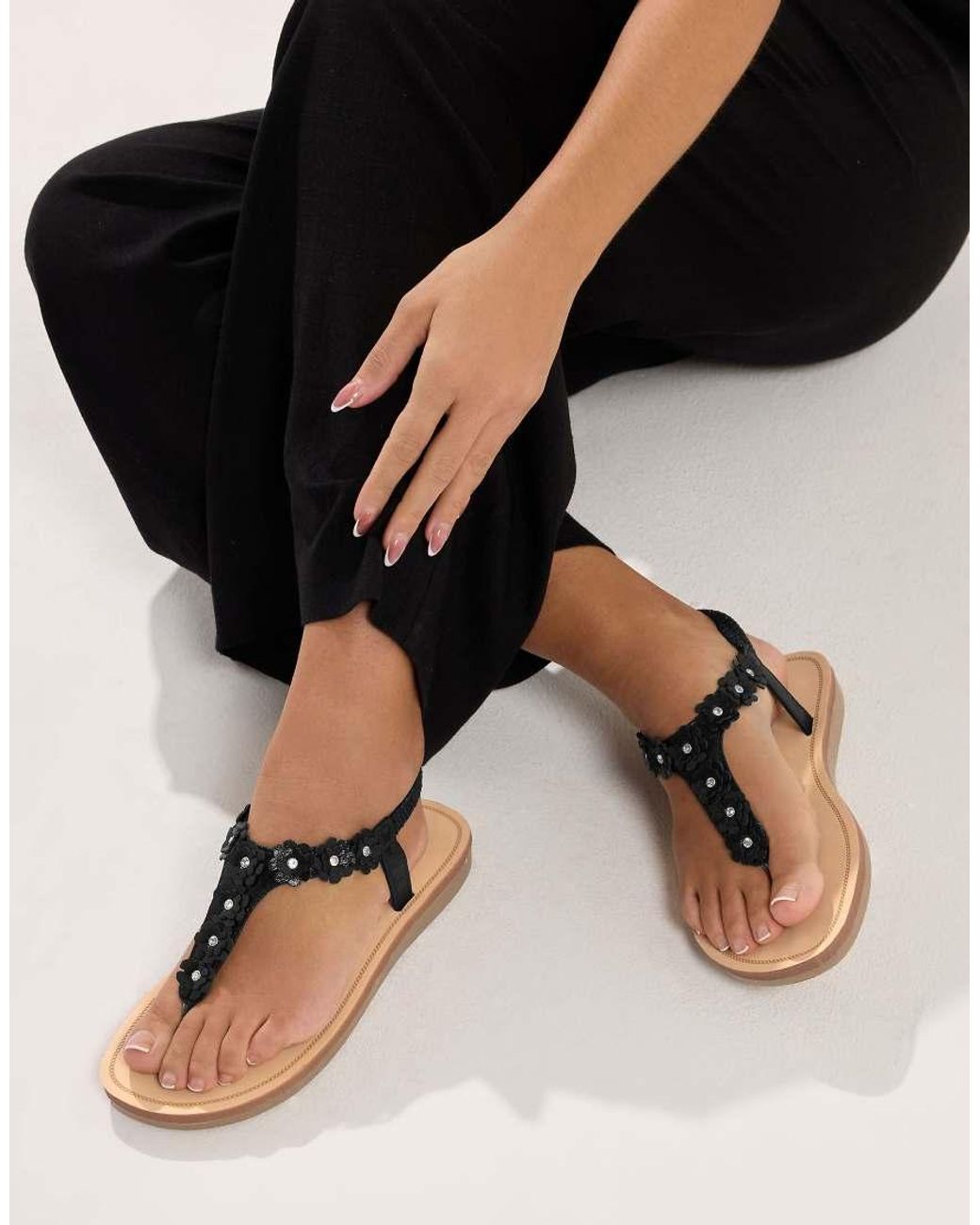 Yours Clothing Black Flower Detail Diamante Sandals