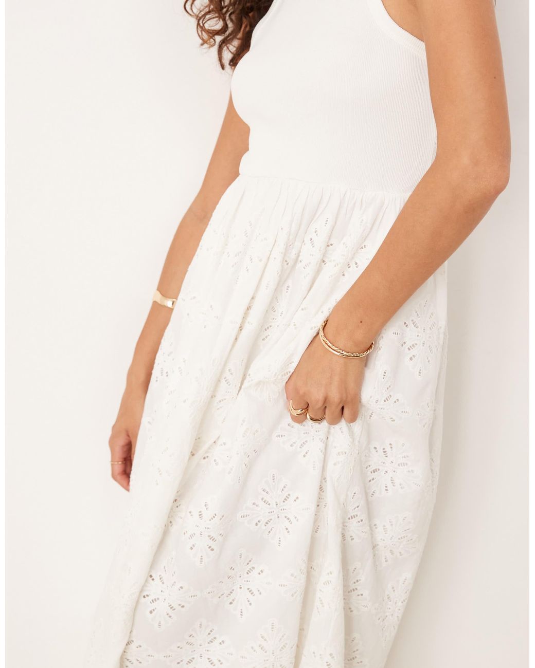 Robe sans manches mi-longue en broderie anglaise Y.A.S en coloris Natural