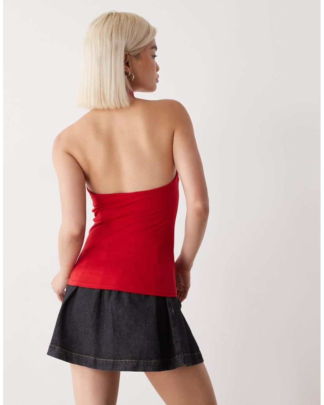 Top Con Cuello Halter De Weekday de color Red
