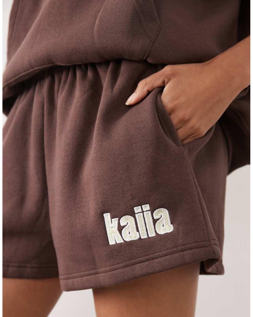 Kaiia Studio in het Brown