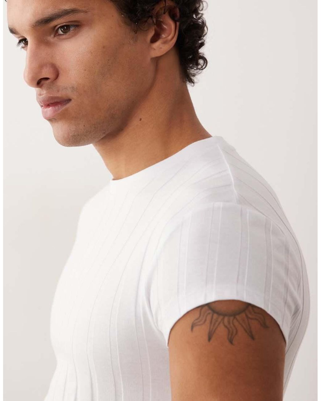 T-Shirt Attillata Bianca A Coste Larghe Con Maniche Ad Aletta di ASOS in White da Uomo