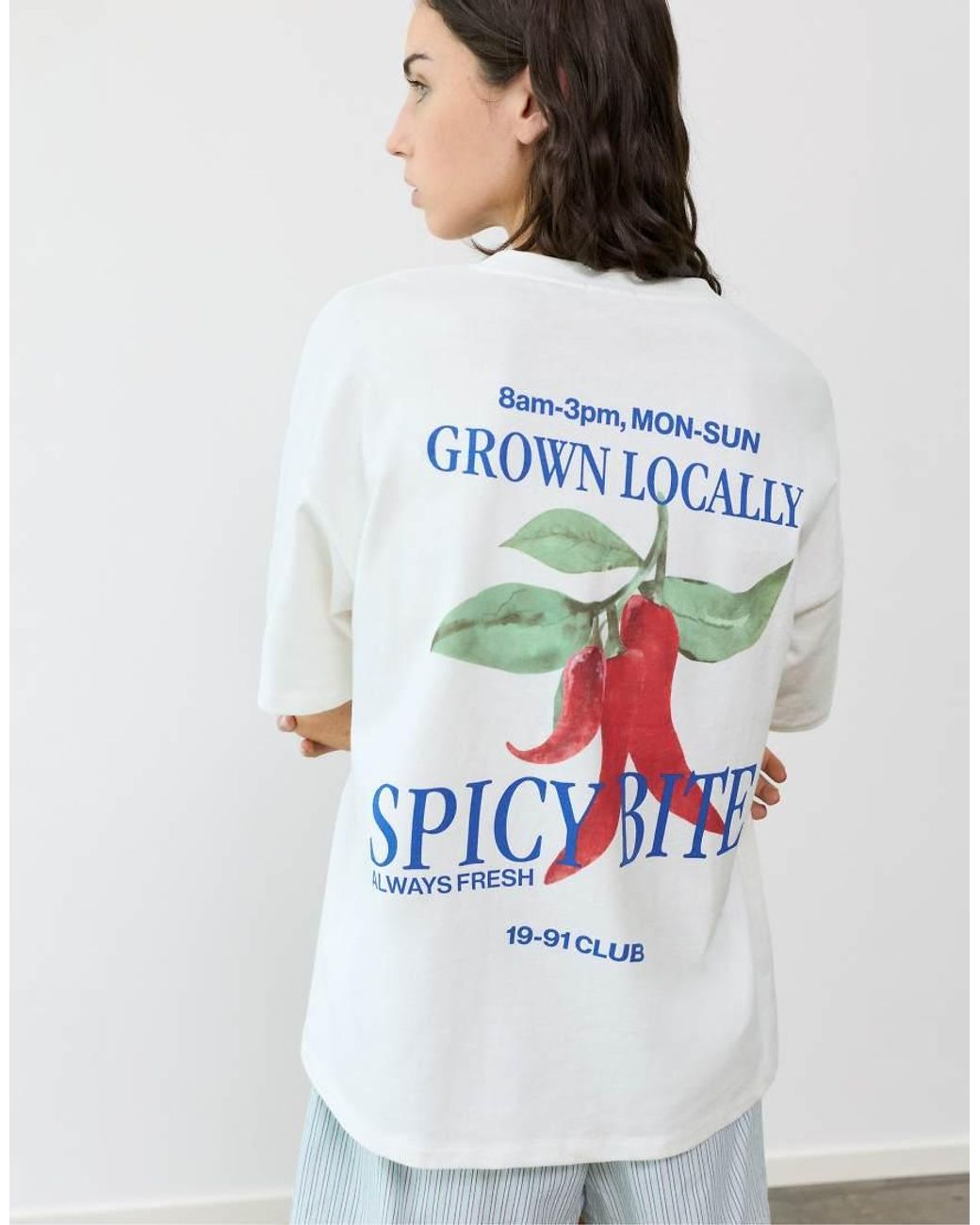 Pull&Bear White Oversize Chilli Graphic T-Shirt