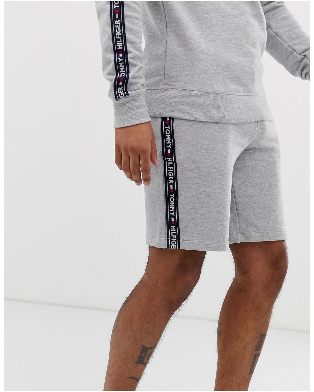 Tommy Hilfiger – Authentic – Kalkgraue Lounge-Shorts mit seitlichen  Logostreifen in Grau für Herren | Lyst DE