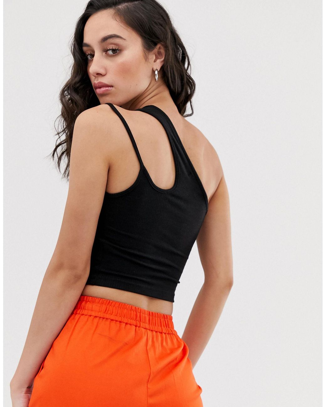 Crop top asymétrique Bershka en coloris Noir | Lyst