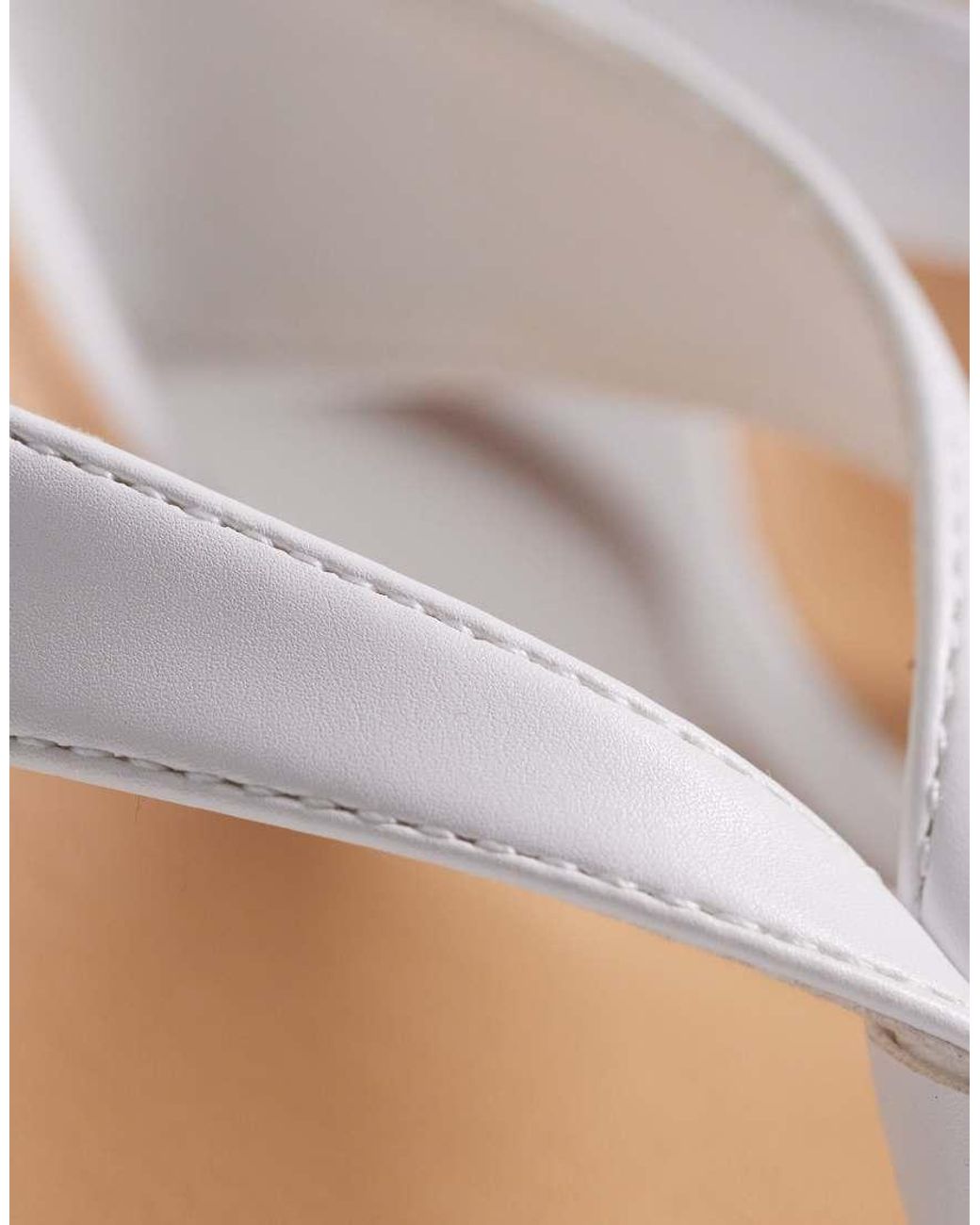 Ines di SEQWL in White