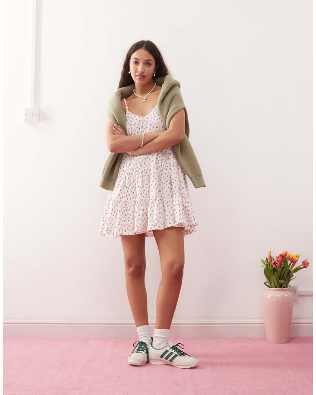 Vestito Corto Stile Grembiule A Balze Con Stampa di Miss Selfridge in Pink