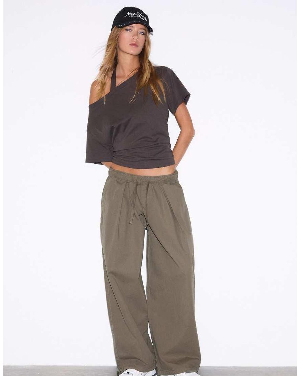 Stradivarius Green Barrel Poplin Trousers With Stoppers