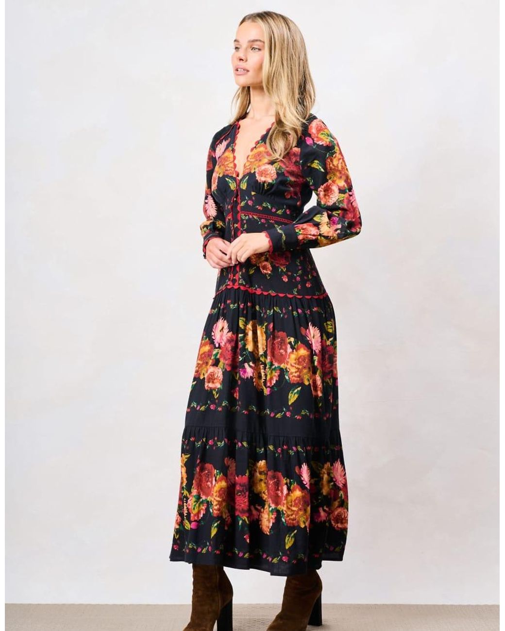 Hope & Ivy White The Luann Printed Blouson Sleeve V-Neck Tiered Midi Dress