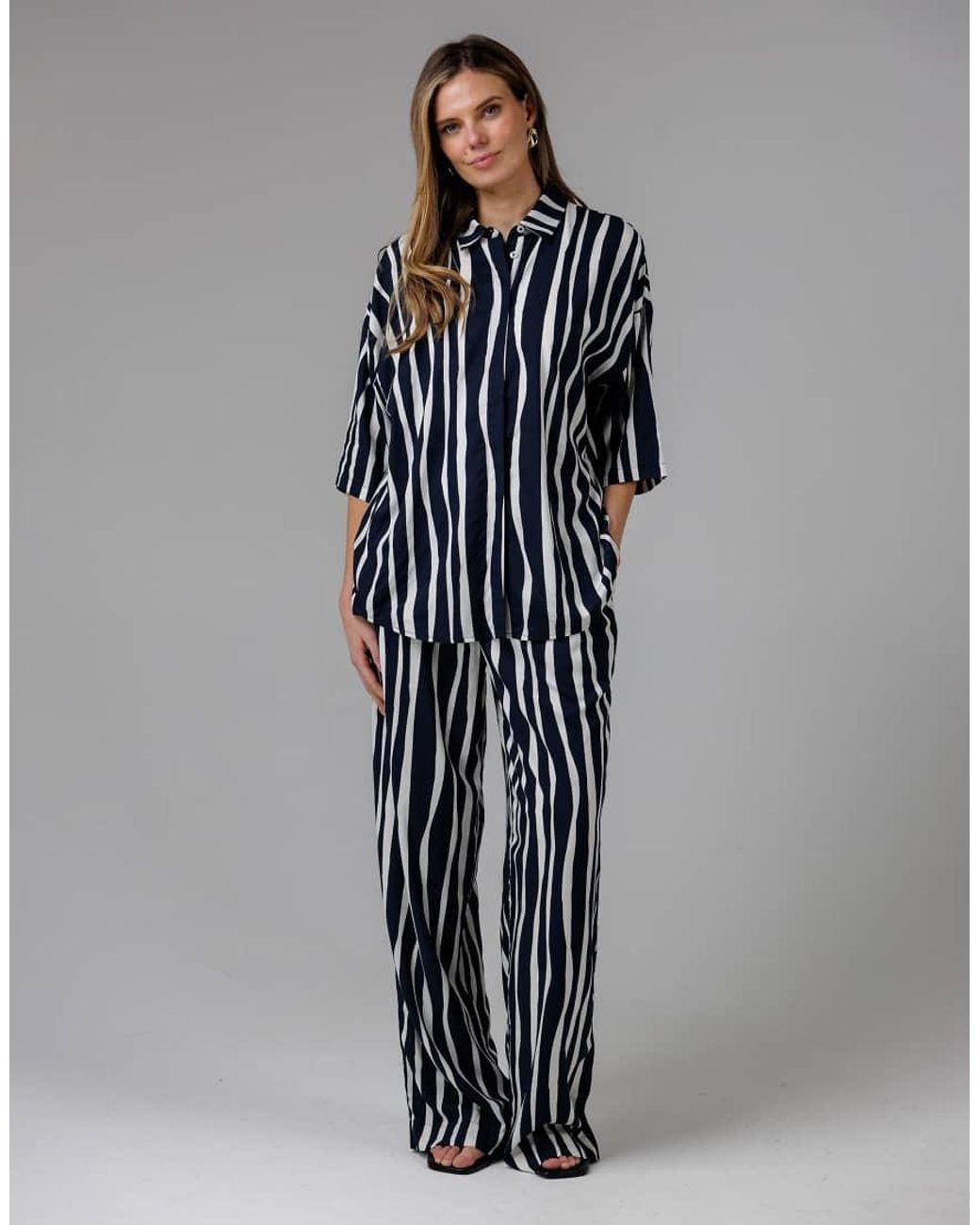 French Connection Gray Vertical Stripe Oversized Button-Up 3/4 Length Sleeve Shirt