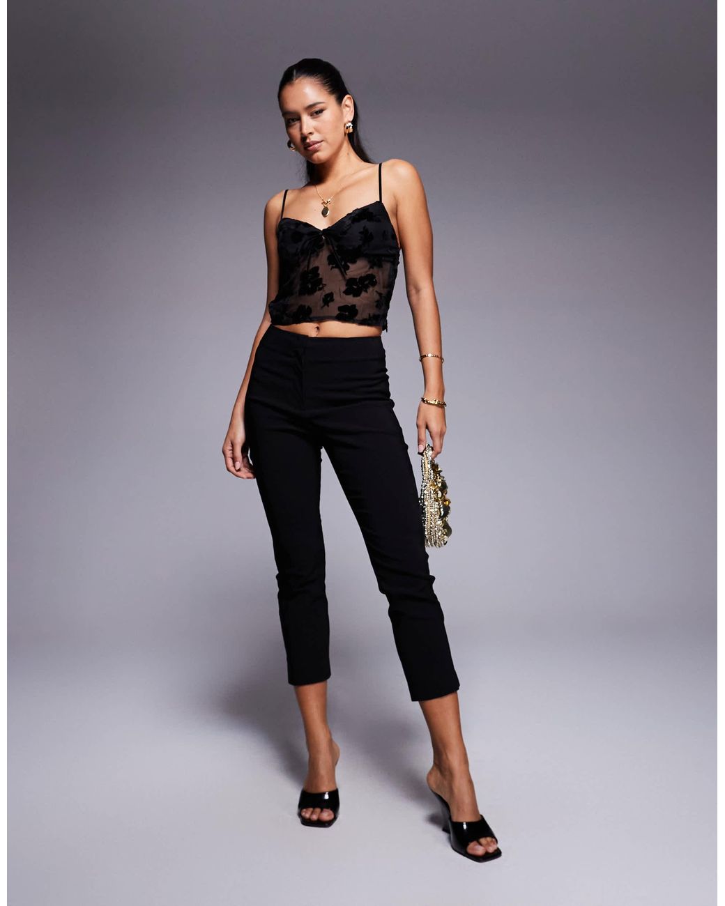 Princess Polly Black – numb – camisole-oberteil aus netzstoff mit em blumenmuster, v-ausschnitt und bindedetail vorne