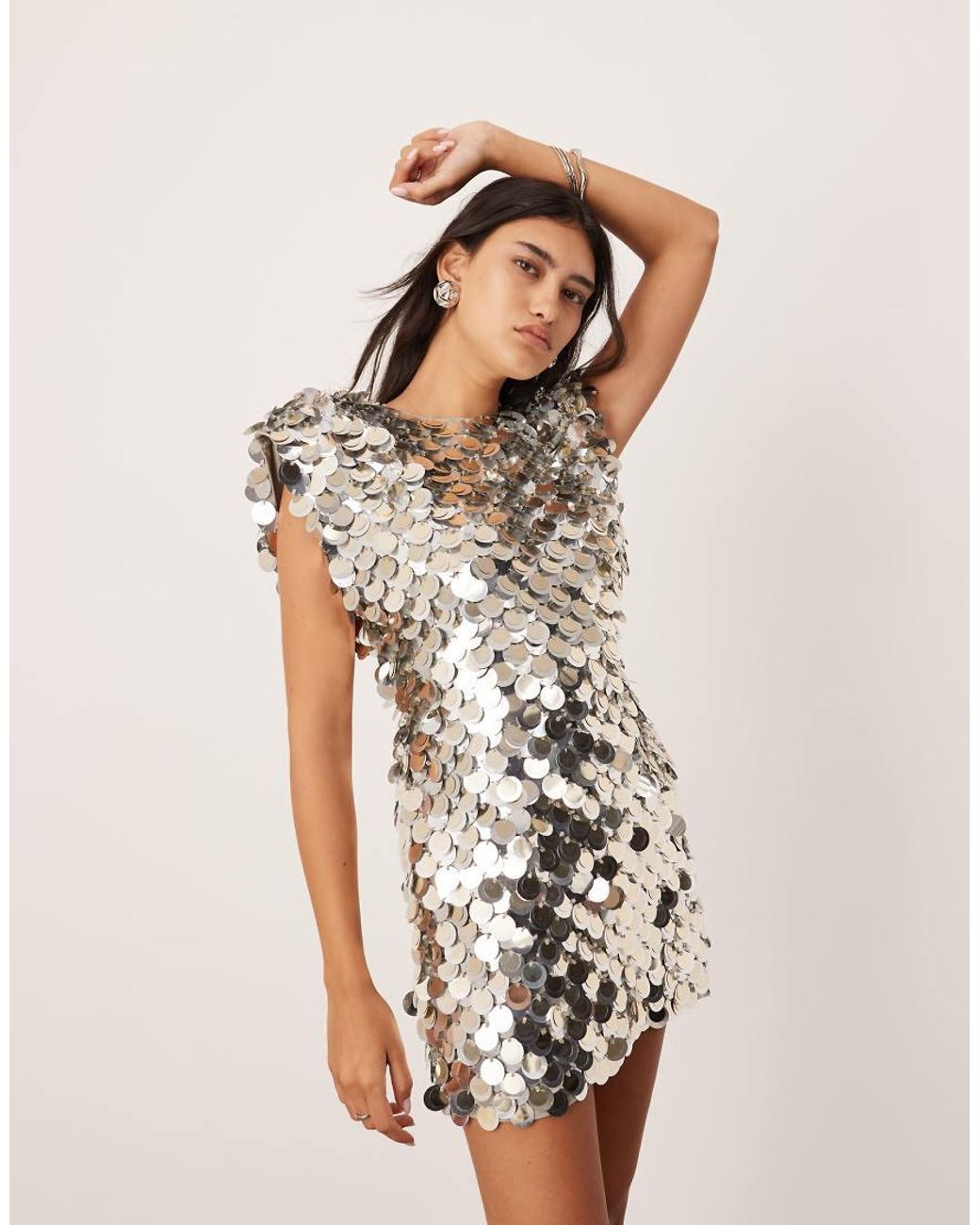 Vestido Corto Con Hombreras Y Diseno Adornado De Lentejuelas De de ASOS de color Neutro Lyst