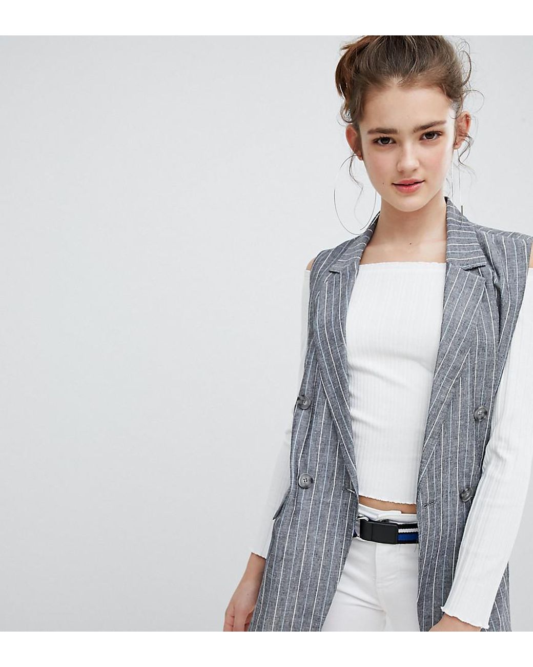 Blazer sans manches fines rayures Bershka en coloris Gris | Lyst