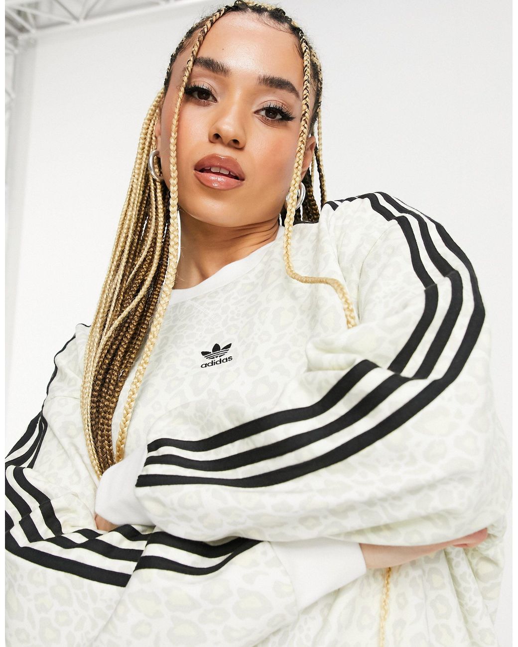 Adidas color hueso sales