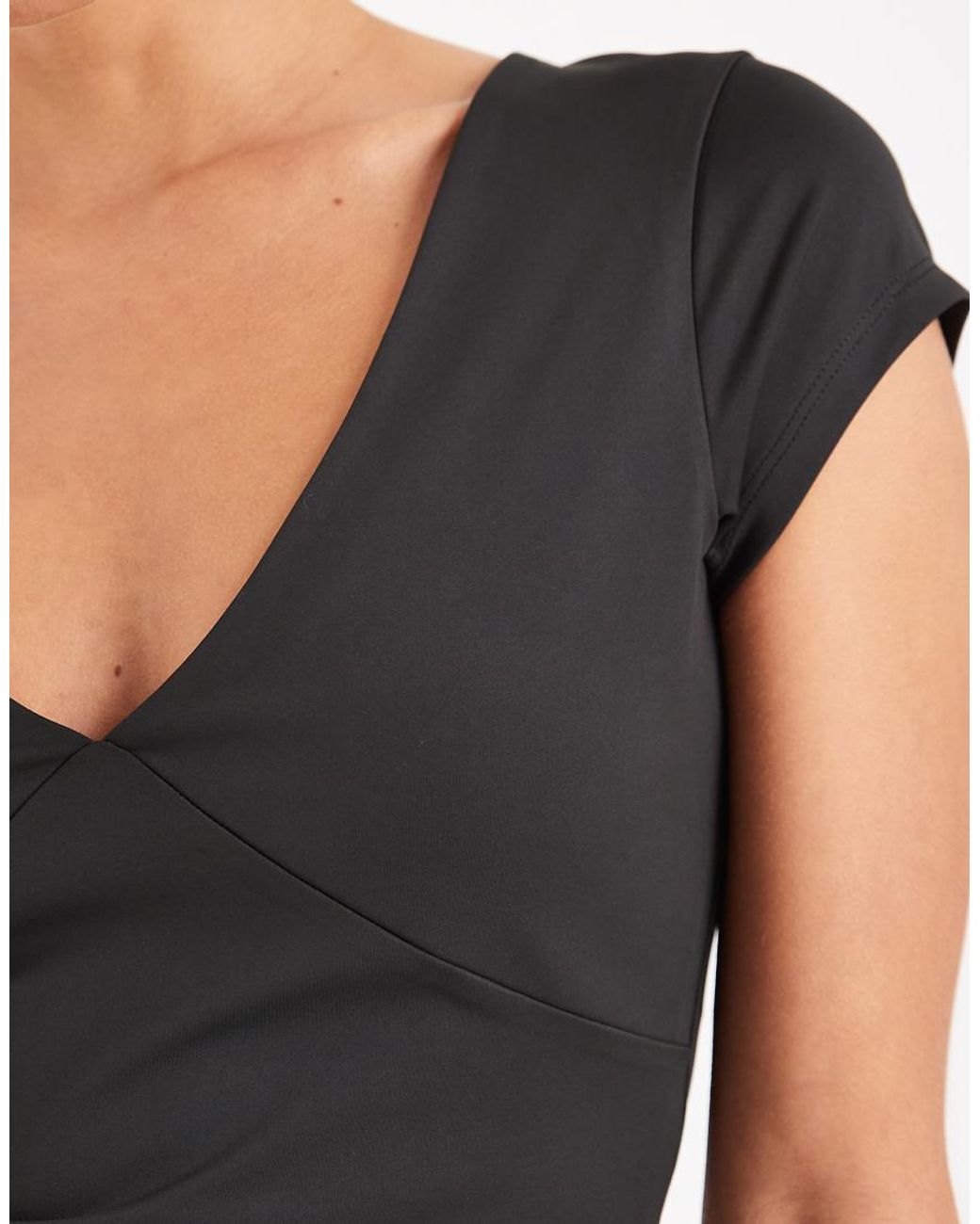 ASOS Voorgevormde Top Met V-Hals En Korte Mouwen in het Black