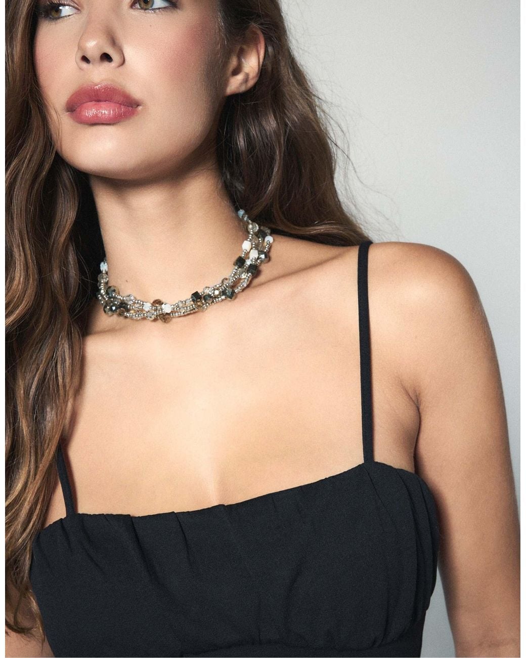 Collier ras Stradivarius en coloris Gray