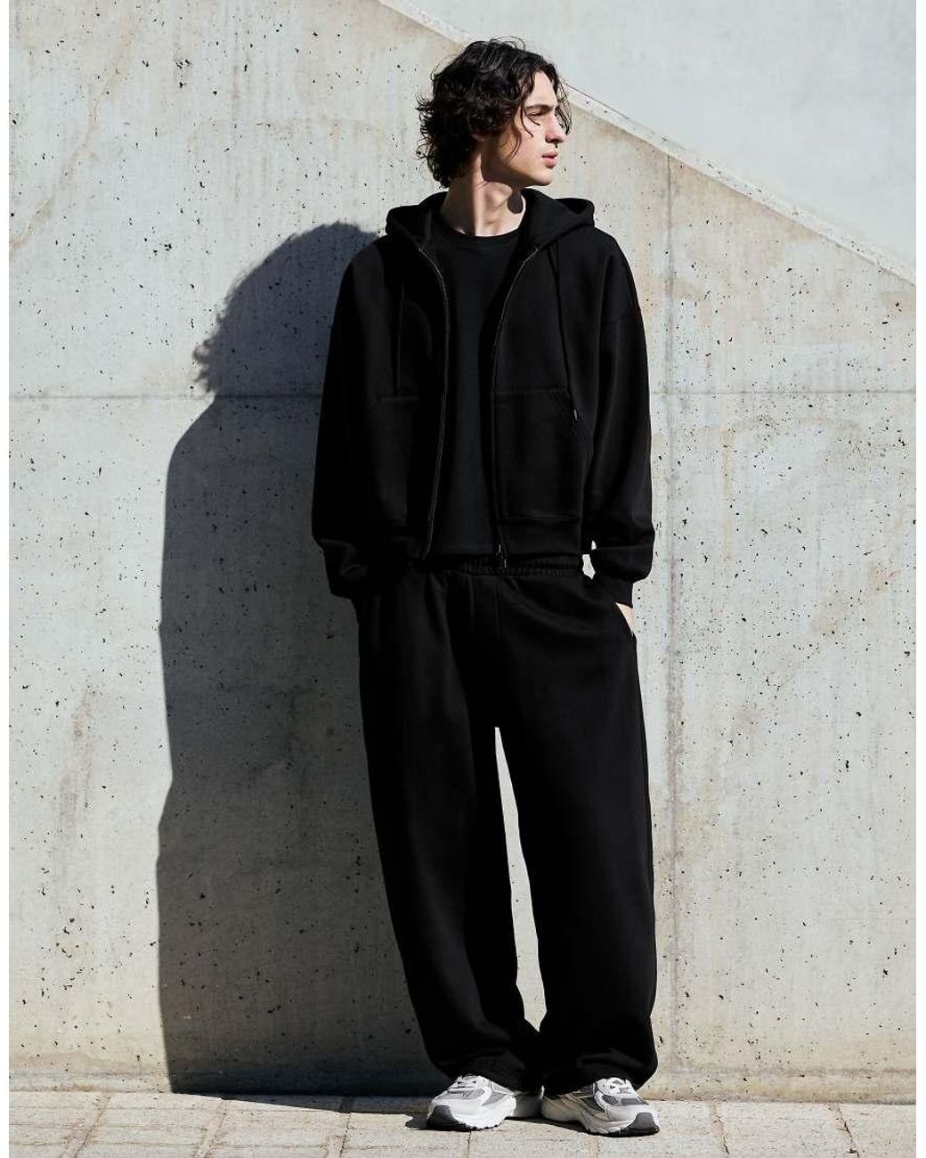 Bershka Black Boxy Zip-up Hoodie for men